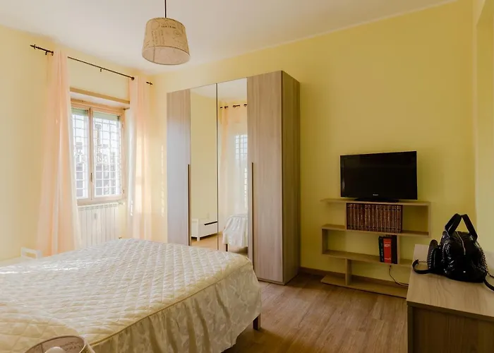 Le Rondini Apartment, 5 Persone, 2 Balconi, Policlinico Tor Vergata E Casilino, Metro C Torre Maura Per Il Colosseo A 10 Minuti, Wi-fi, Aria Condizionata Apartamento