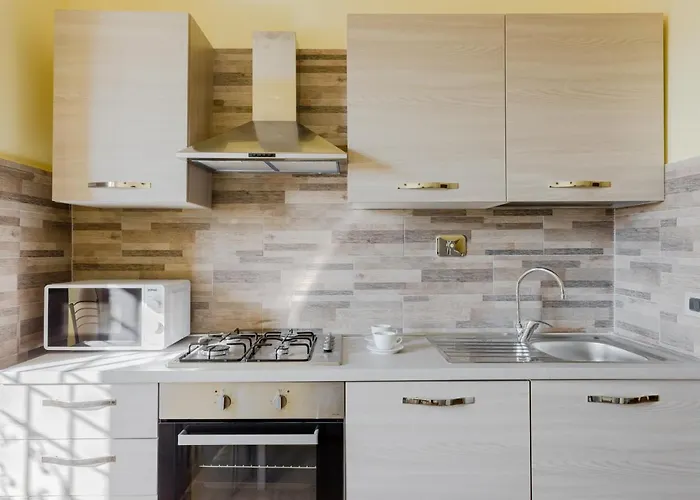 Le Rondini Apartment, 5 Persone, 2 Balconi, Policlinico Tor Vergata E Casilino, Metro C Torre Maura Per Il Colosseo A 10 Minuti, Wi-fi, Aria Condizionata Apartamento