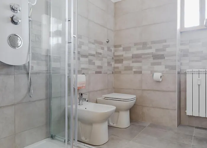 Le Rondini Apartment, 5 Persone, 2 Balconi, Policlinico Tor Vergata E Casilino, Metro C Torre Maura Per Il Colosseo A 10 Minuti, Wi-fi, Aria Condizionata