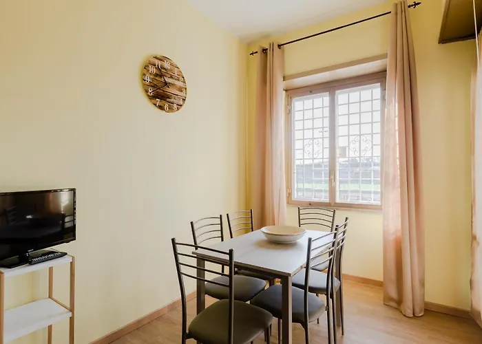 Apartamento Le Rondini Apartment, 5 Persone, 2 Balconi, Policlinico Tor Vergata E Casilino, Metro C Torre Maura Per Il Colosseo A 10 Minuti, Wi-fi, Aria Condizionata