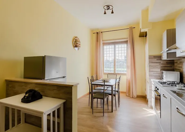 Le Rondini Apartment, 5 Persone, 2 Balconi, Policlinico Tor Vergata E Casilino, Metro C Torre Maura Per Il Colosseo A 10 Minuti, Wi-fi, Aria Condizionata Roma