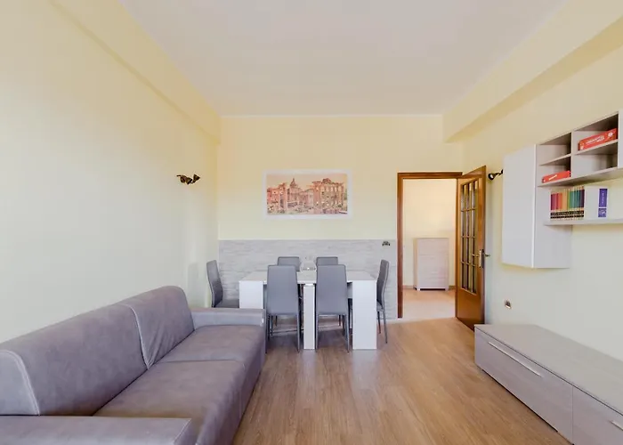 Apartamento Le Rondini Apartment, 5 Persone, 2 Balconi, Policlinico Tor Vergata E Casilino, Metro C Torre Maura Per Il Colosseo A 10 Minuti, Wi-fi, Aria Condizionata *