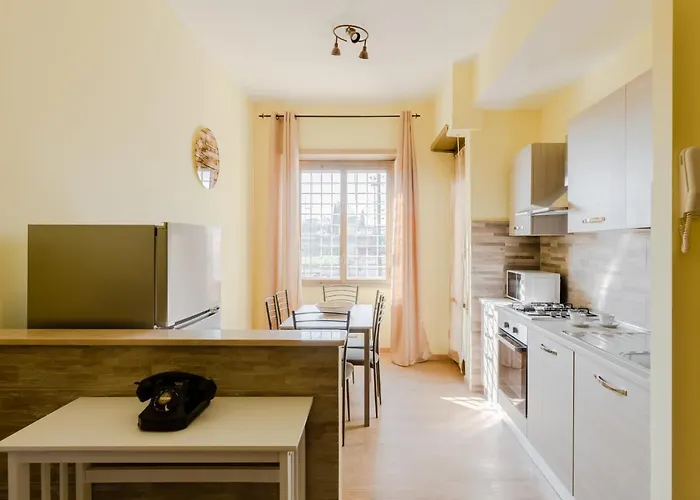 Apartamento Le Rondini Apartment, 5 Persone, 2 Balconi, Policlinico Tor Vergata E Casilino, Metro C Torre Maura Per Il Colosseo A 10 Minuti, Wi-fi, Aria Condizionata Roma